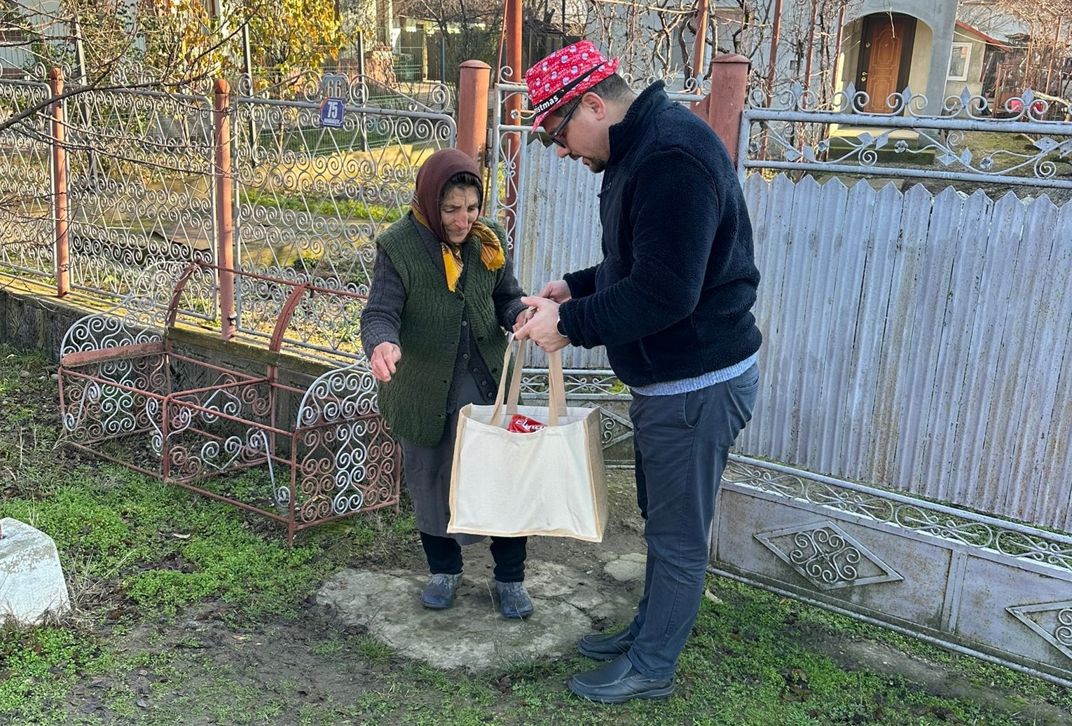 The joy of giving – support for the elderly in the parish of Hodărăști